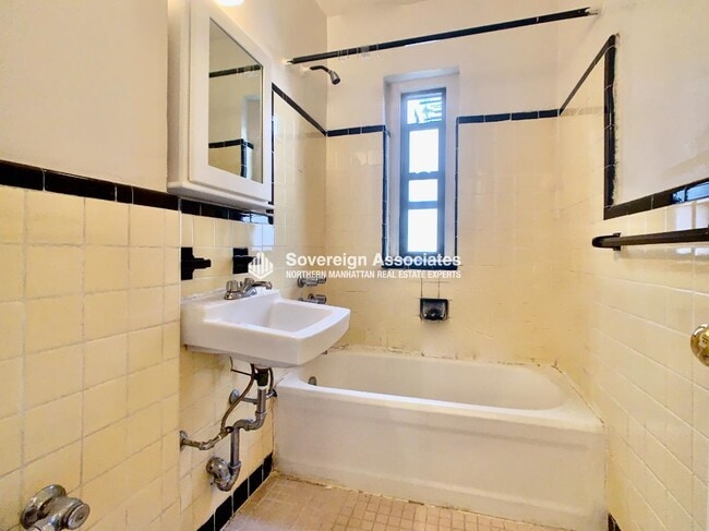 Floorplan - 4700 Broadway