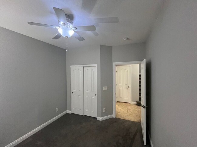 Building Photo - Beautiful 3 bedroom home