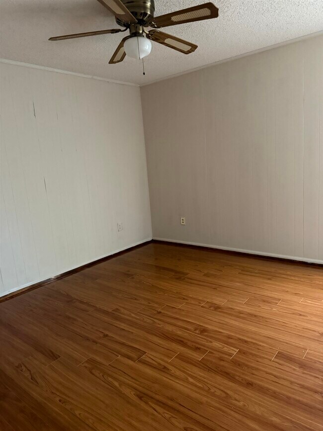 Building Photo - 1702 S Center St