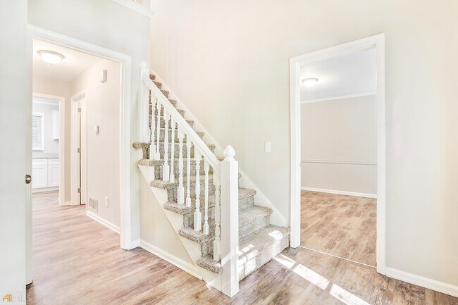 Building Photo - 1041 Avon Breeze Ct