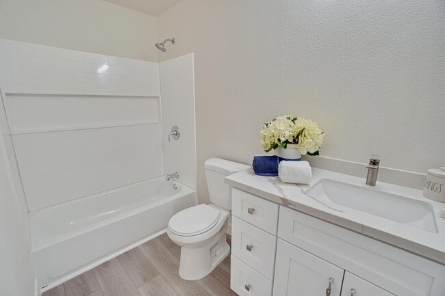 Building Photo - 74398 Myrsine Ave