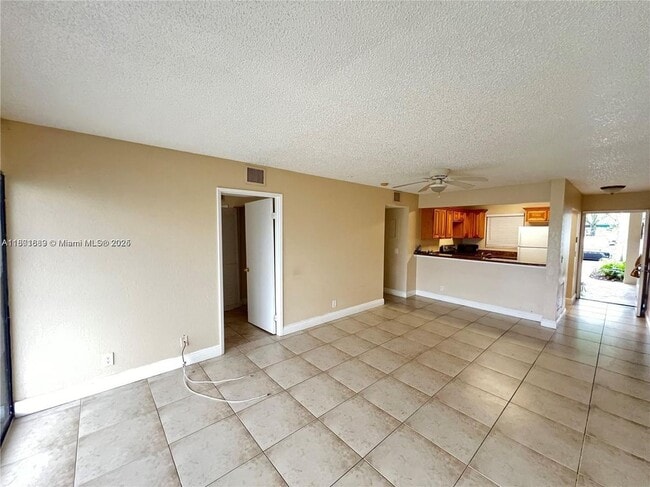 Building Photo - 1523 Lake Crystal Dr