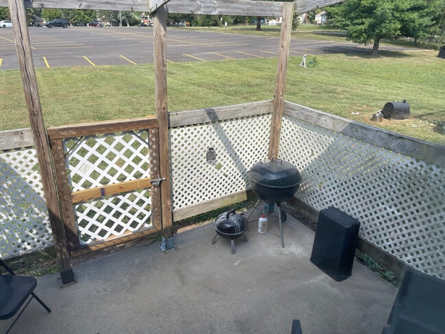 Building Photo - 8212 Spring Valley Rd