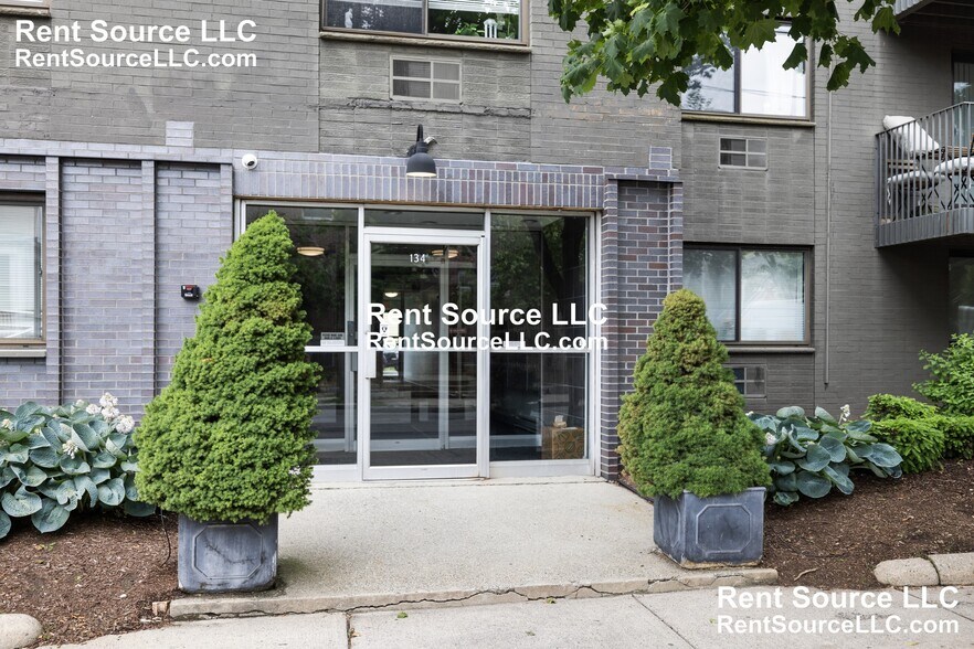 Building Photo - 134 Summer St