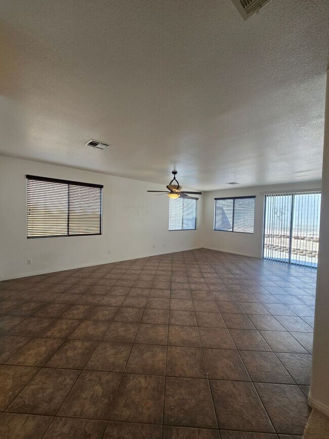 Building Photo - A BEAUTIFUL 4 BED/2.5 BATH 2 CAR GARAGE at CENTENIAL HILLS