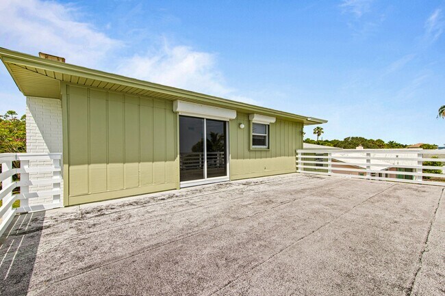Building Photo - 7810 S Tropical Trail
