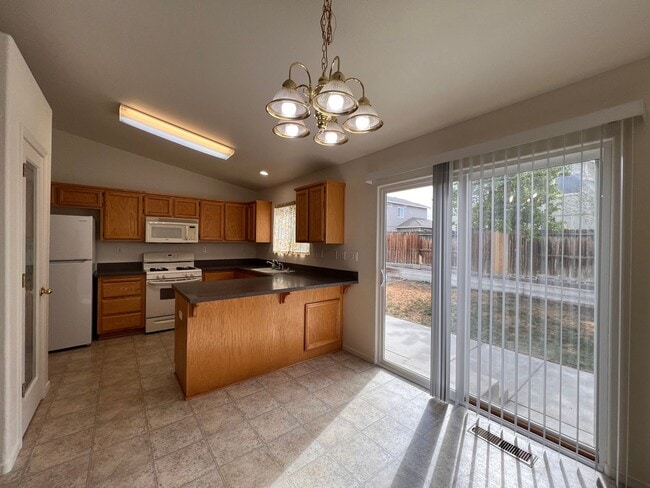 Building Photo - Centrally located 3 bedroom home in Fernley- 3 car garage