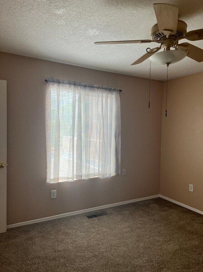 Building Photo - 2804 Quail Pointe Dr NW