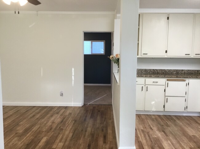 Building Photo - 760 Pordon Ln