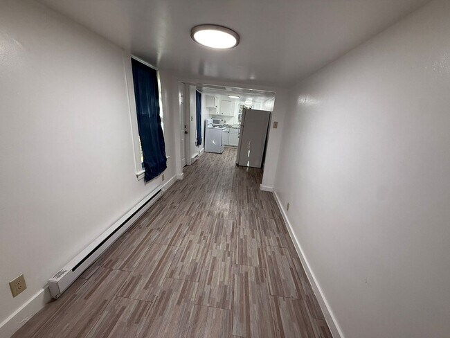 Building Photo - 165 Pleasant St