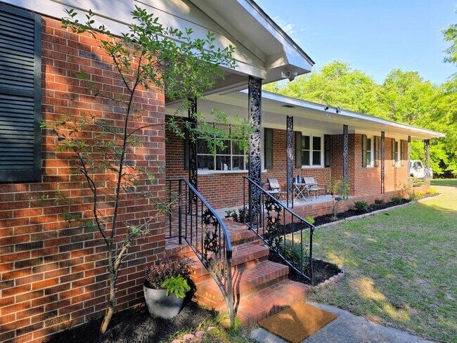 Building Photo - Peaceful 3BR Rancher Retreat on Wooded Lot