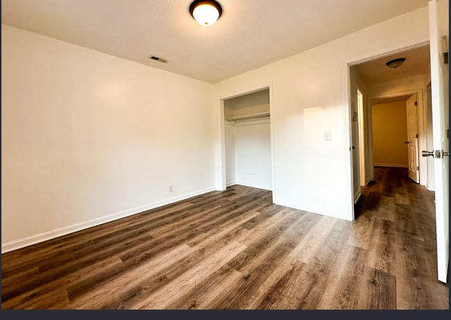 Building Photo - 2725 Blackman Rd