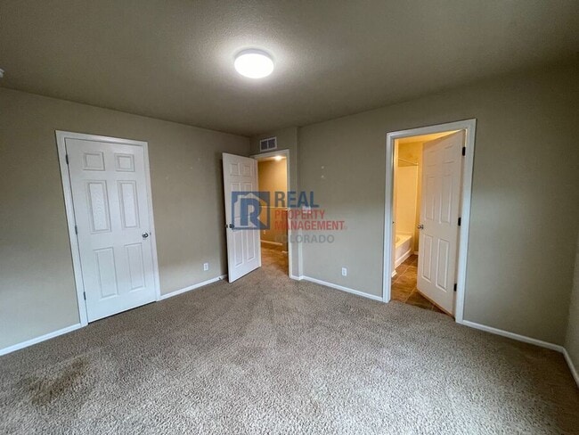 Building Photo - 2608 Stonecrop Ridge Grove