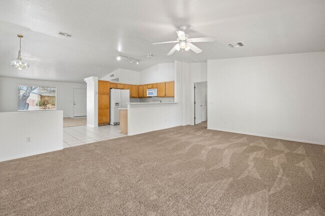Building Photo - Nice Rita Ranch Home - Vail School District