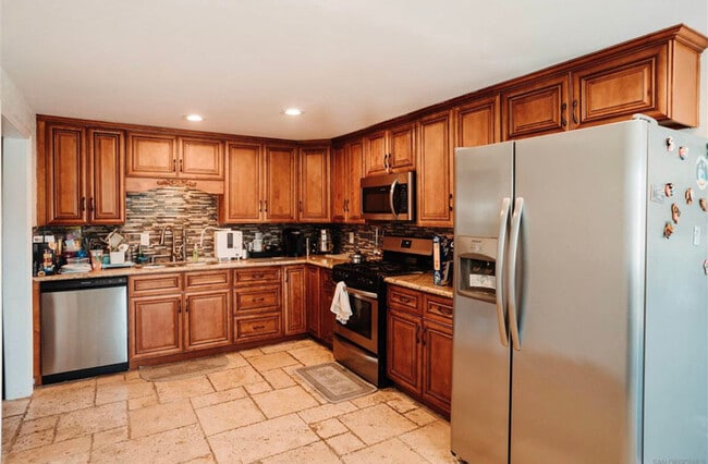 Building Photo - 2415 E 20th St