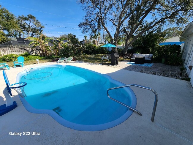 Building Photo - Beautiful Beachside Pool Home