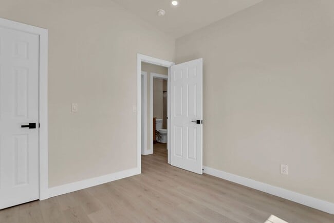 Building Photo - Newly remodeled 2 bed 1 bath with washer &...