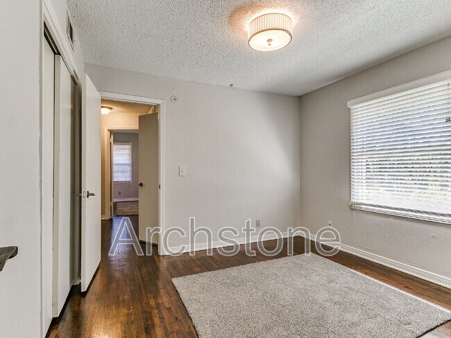 Building Photo - 1732 Carlisle Rd