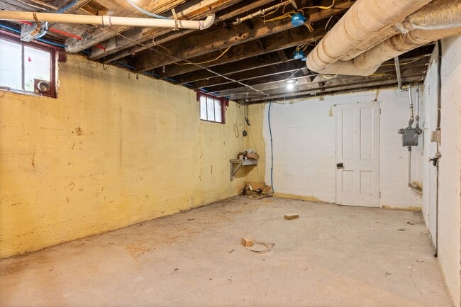 Building Photo - Newly Updated 3 Bed Home