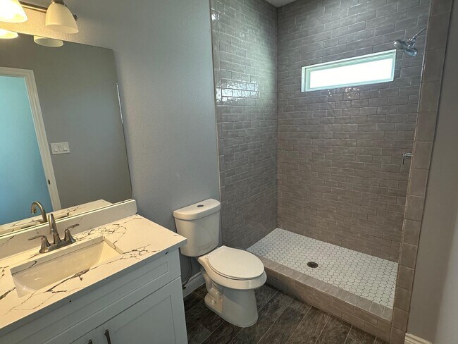 Building Photo - 523 Canyon Creek Dr