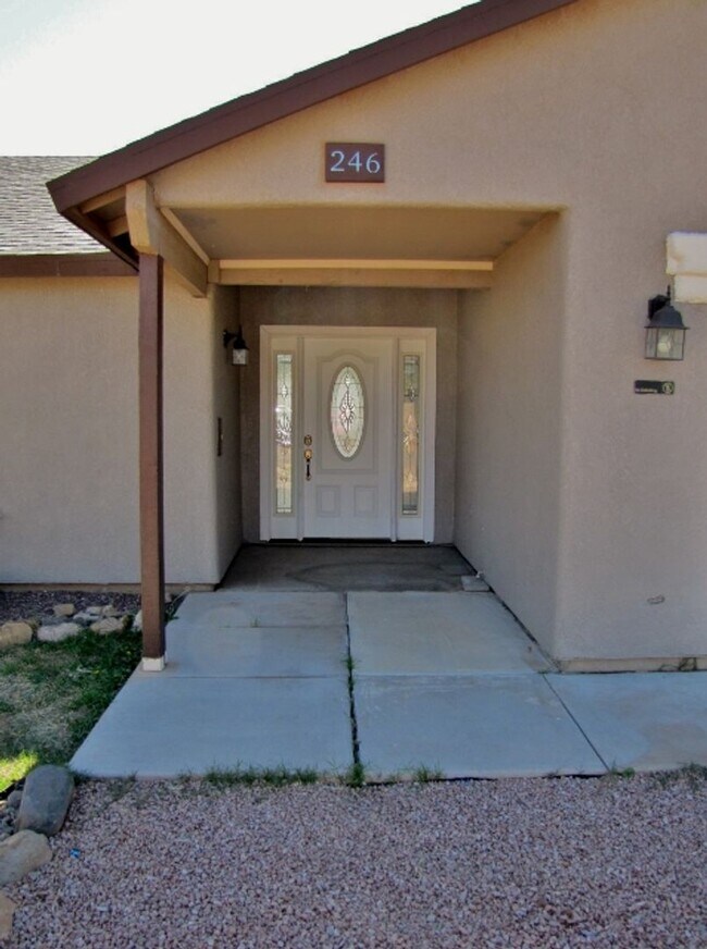 Building Photo - 3BR/2BA/2CG, 1519 sq.ft on half acre in Huachuca City, AZ