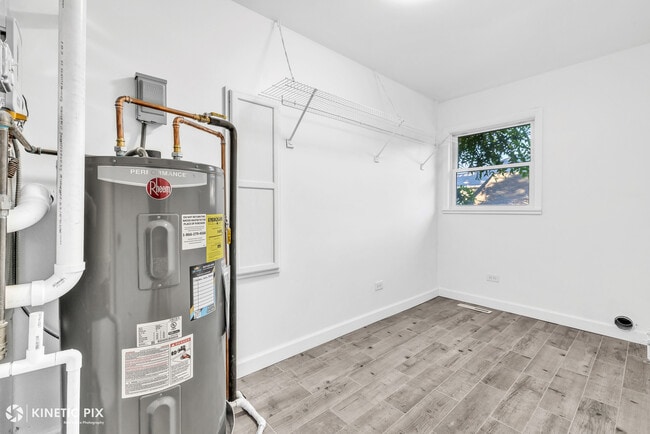 Building Photo - 18888 Oak Ave