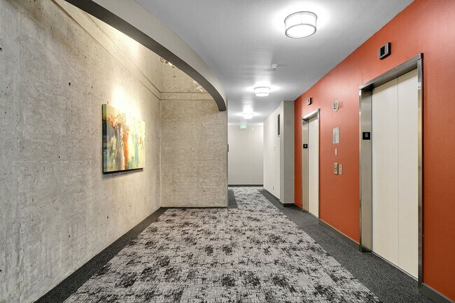 Building Photo - 0bd/1ba Bellevue Condo