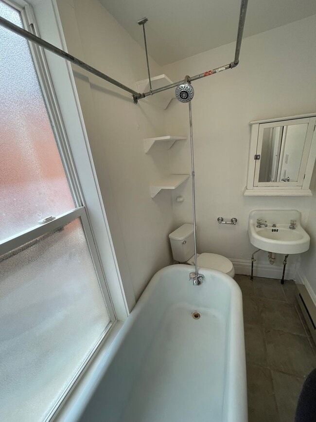 Building Photo - One Bedroom One Bath apartment in Downtown Glenwood Springs