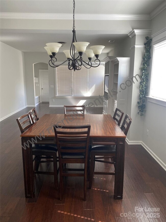 Building Photo - 4221 Courtly Ln