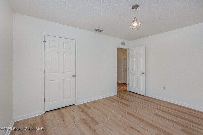 Building Photo - 2675 Falcon Ln