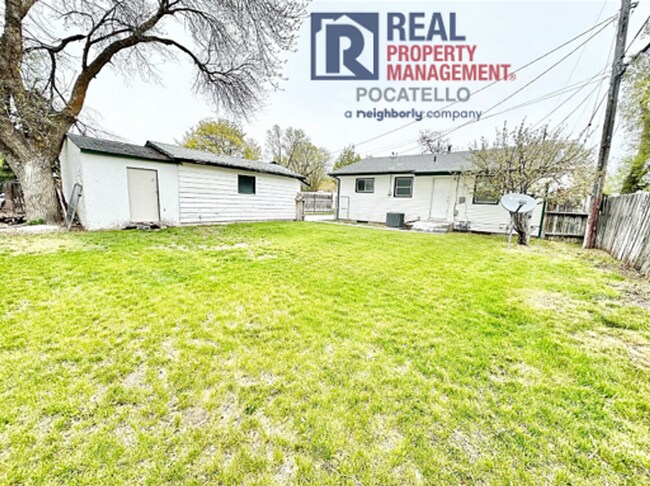 Building Photo - MOVE IN SPECIAL - 4 Bed 2 Bath House - PET...