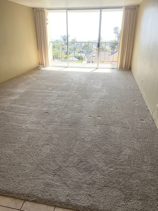 Building Photo - Live Large in PB w/ Ocean Views!