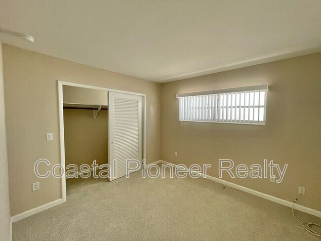 Building Photo - 3602 S Beach Dr