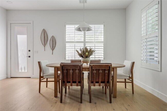 Building Photo - 1809 Pasadena Dr