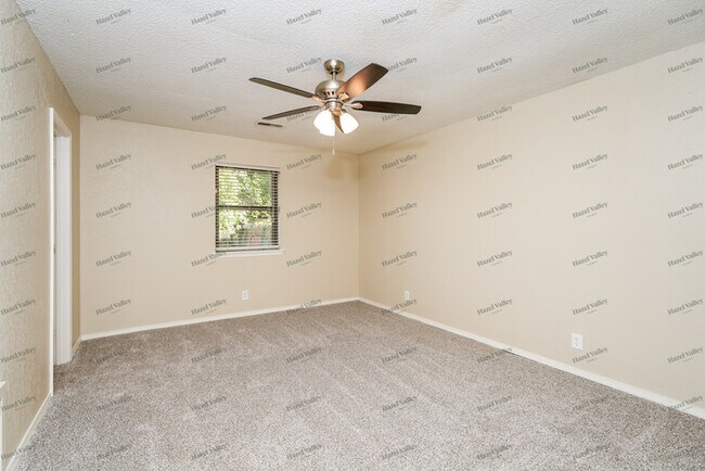 Building Photo - 1669 S Pine Ave