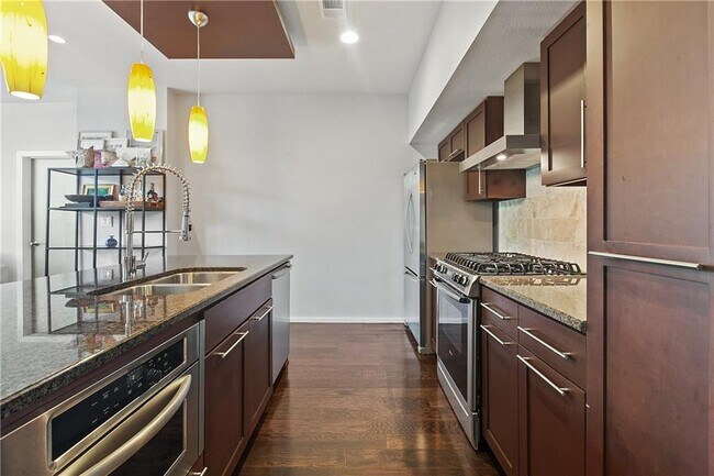 Building Photo - 1600 Barton Springs Rd
