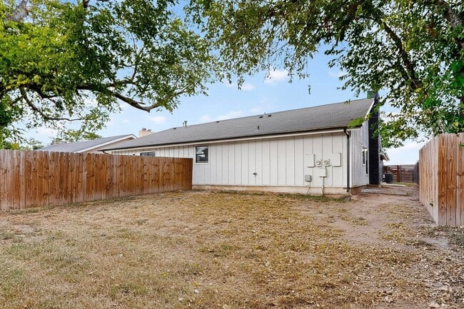Building Photo - 5501 Purple Sage Dr