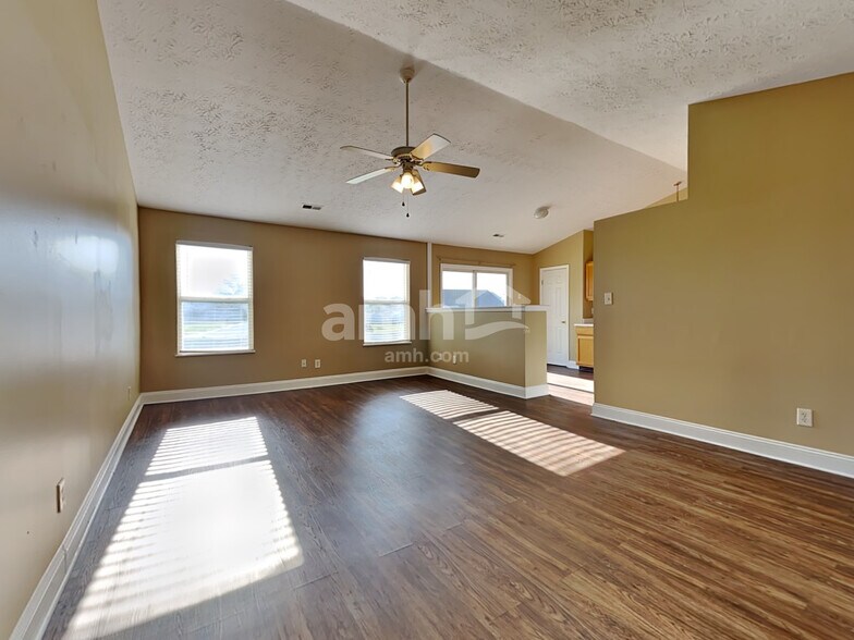 Building Photo - 7184 Franklin Madison Rd