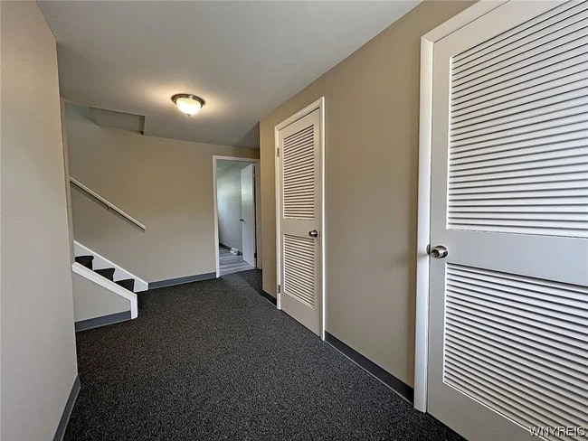 Common Area Entry - 198 Garden Pky