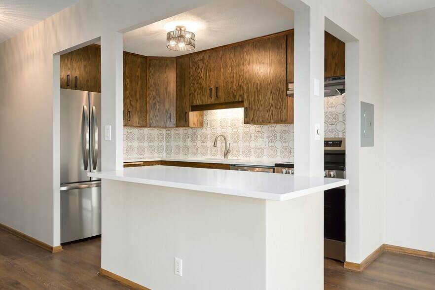 Building Photo - 410 Groveland Ave