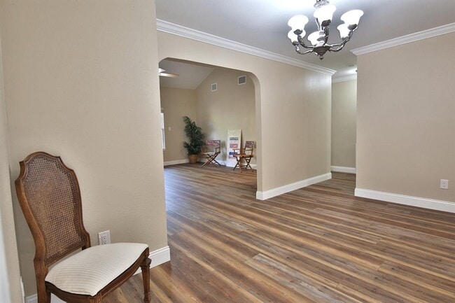 Building Photo - 3880 Williamsburg Cir