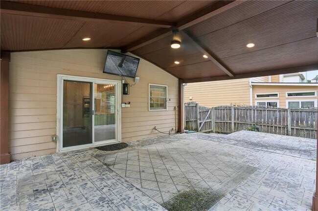 Building Photo - 5038 Wickford Dr