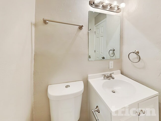 Building Photo - 2801 Attaberry Dr
