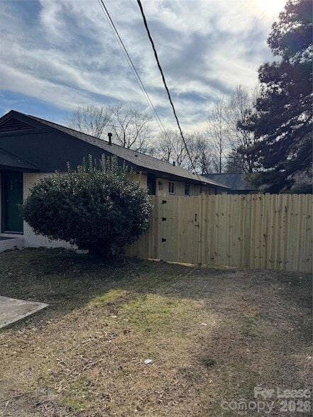 Building Photo - 1320 Anderson St