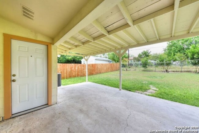 Building Photo - 3 Bedroom/1 Bath Sunset Hill Subdivision