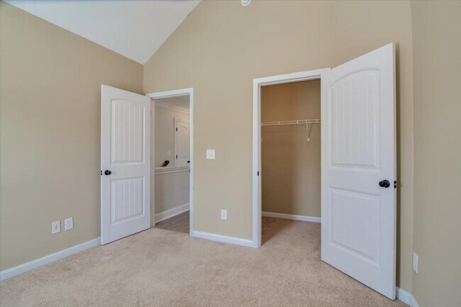 Building Photo - 5634 Sunbury Loop