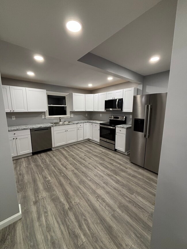 Building Photo - 2410 Cedar Ave