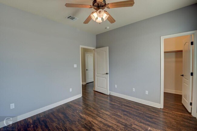 Building Photo - 506 Linnhurst Dr