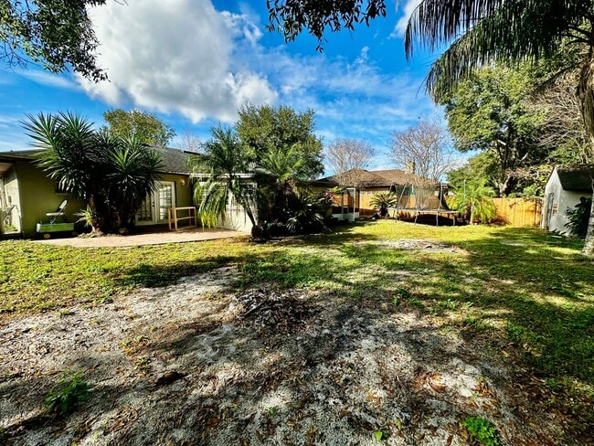Building Photo - Charming 3-Bedroom Single-Family Home on Quiet Cul-de-Sac in East Orlando
