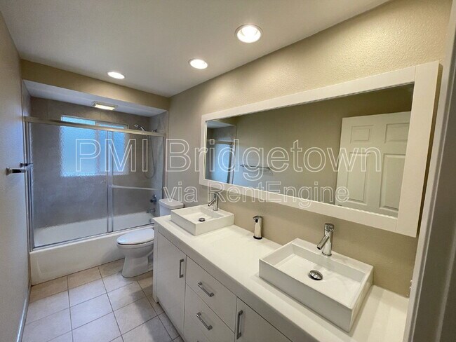 Building Photo - 15300 SE Lee Ave